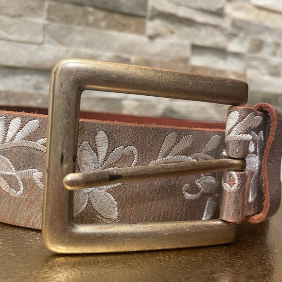 Linea Pelle White Floral Embroidered Leather Belt XL | Brass Buckle Handmade - Picture 9 of 10
